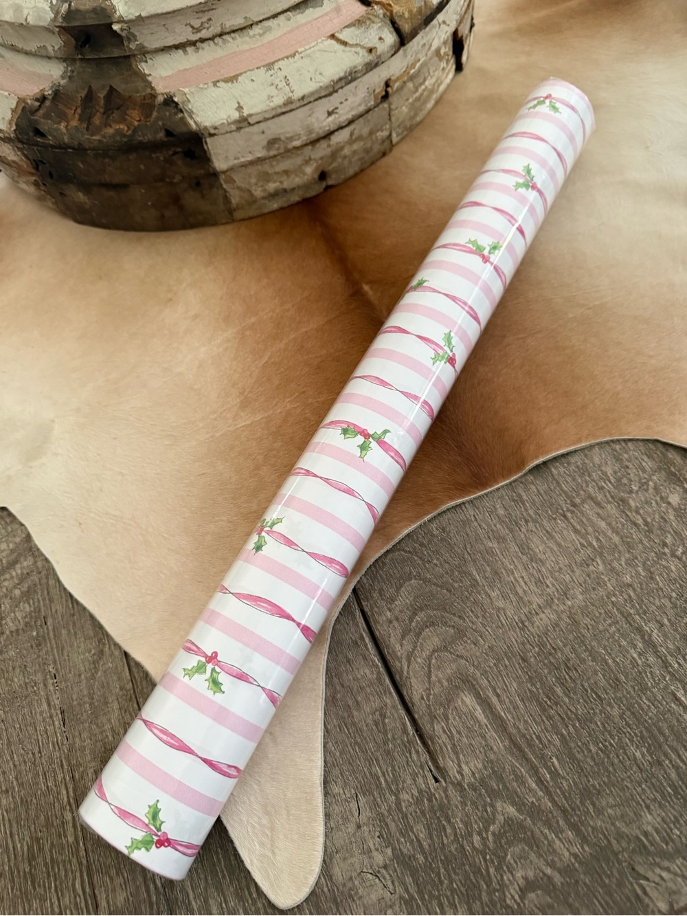 Brand NWT Rosanne Beck Pink Stripe Holly Berry Paper Continuous Roll Table Runne